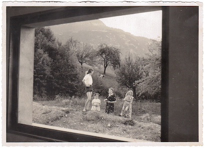 Françoise Marie-Laure Mauricette Jean-Francis-La maison de Bonneville en construction-1950